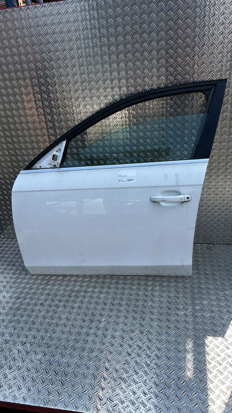 https://www.piecesauto-shop.com/wp-content/uploads/A0001/auto-3/careco1/PCA8K0831051J.jpg